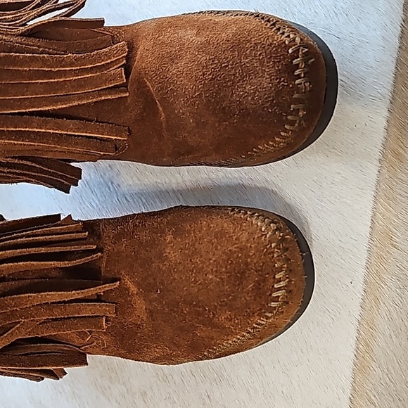 Minnetonka 3-Layer Fringe Calf High Boots 9 1632 camel brown suede boho moccasin - Picture 2 of 7